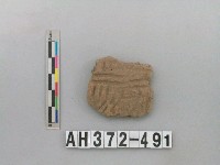 藏品(灰褐色細砂陶片)的圖片